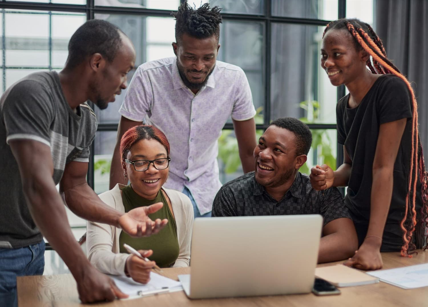 Équipe JEaLiFe Agency en session créative